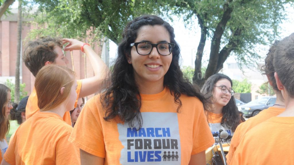  Estudiantes exigen a gobernador mayor control de armas y seguridad en Arizona 