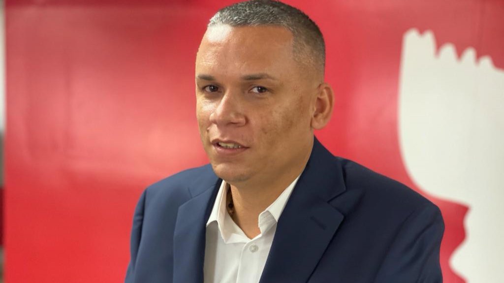  Alcalde de Gu&aacute;nica se queja de que lo ignoran, al enterarse de cancelaci&oacute;n de contrato 