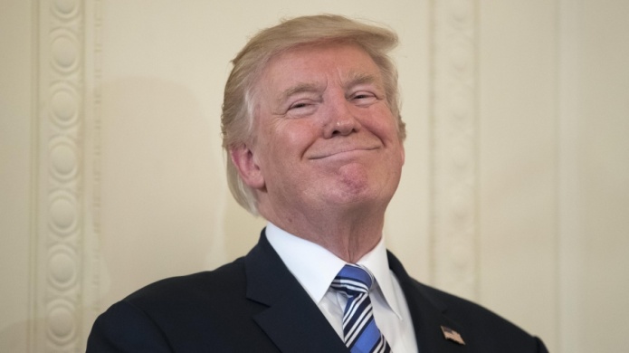 Trump pide a su partido derogar Obamacare y crear de cero otro plan de salud