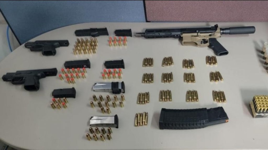  Arrestan a dos hombres con armas y municiones en Manat&iacute; 