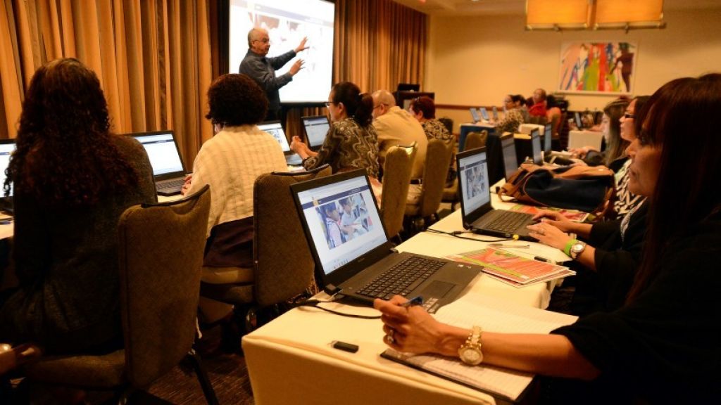  Inician desarrollo y refuerzo de competencias digitales de los docentes del sistema p&uacute;blico 