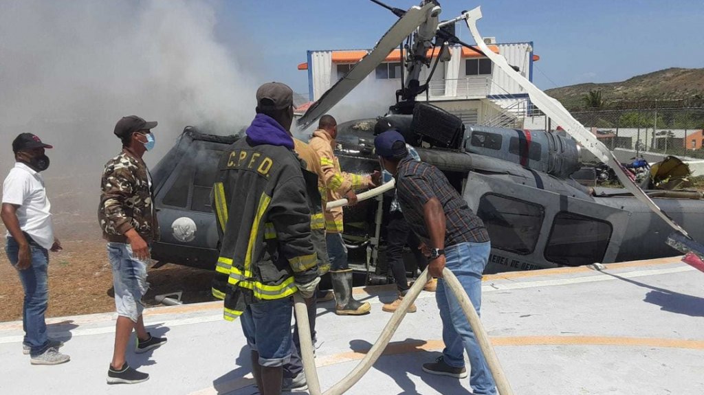  VIDEO: Un helicoptero de la fuerza a&eacute;rea dominicana que iba a reforzar la frontera con Hait&iacute; sufre un accidente y se precipita a tierra 