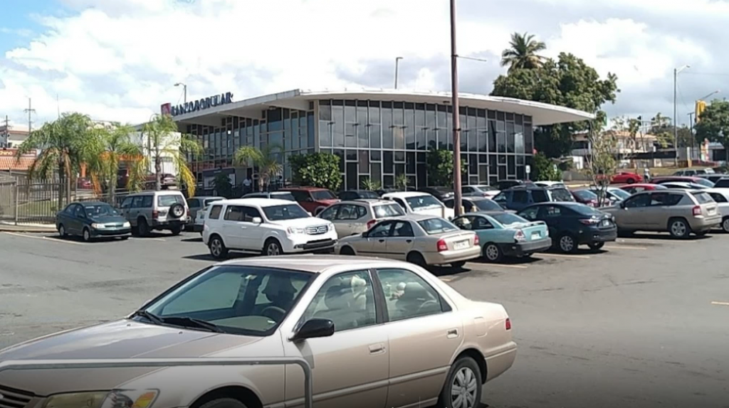  Ropa y un bast&oacute;n en bulto con alegado artefacto explosivo en Banco Popular 