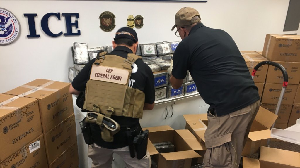  Arrestan 5 dominicanos y una estadounidense con 625 libras de coca&iacute;na en costas de Aguadilla 