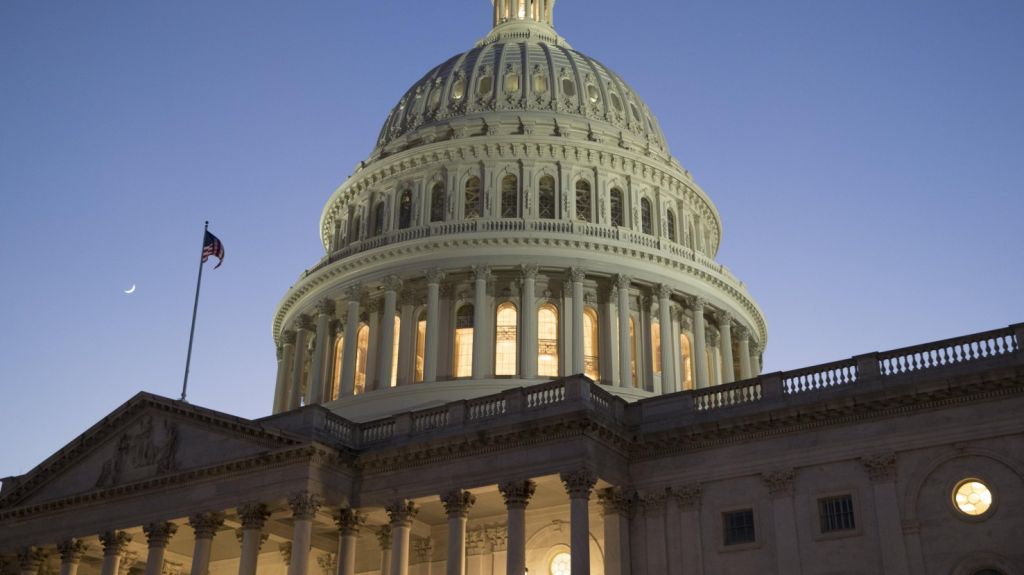  El Senado de EE.UU. no aprueba nuevos fondos y aboca al Gobierno a un cierre 