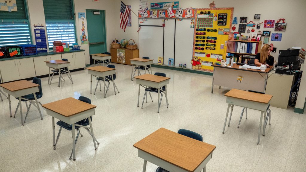  Video:Casos de COVID-19 en Florida vuelven a niveles anteriores al repunte 