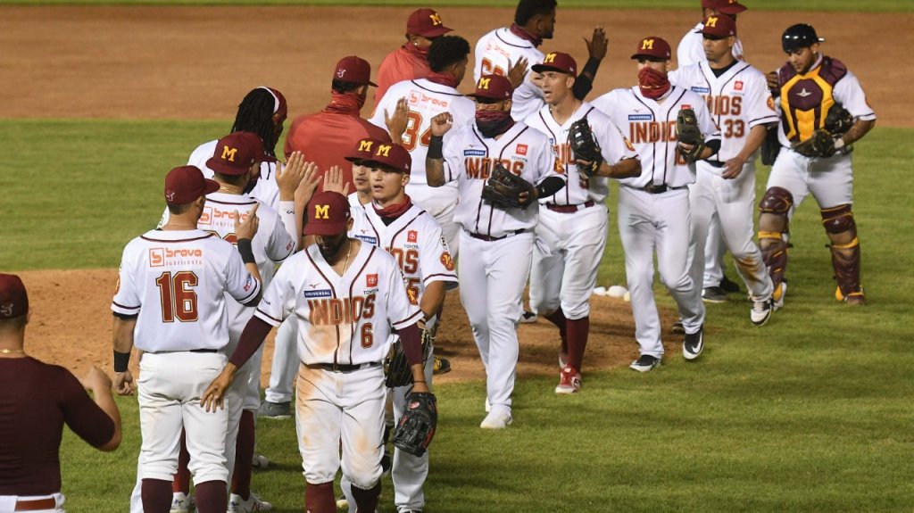  Victoria de los Indios frente a los Atenienses en el inicio de la serie semifinal 