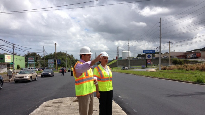SECRETARIO DEL DTOP INSPECCIONA TRABAJOS DE MEJORAS EN LA PR-2 
EN EL MUNICIPIO DE BARCELONETA
