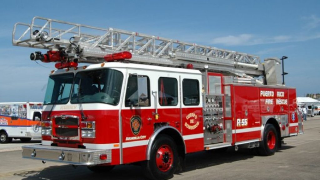  Le roban Gato hidr&aacute;ulico de 20 toneladas a cami&oacute;n de Bomberos en Manat&iacute; 