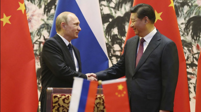 Experto: Rusia y China se unen para enfrentarse "al imperio del caos" de EE.UU.