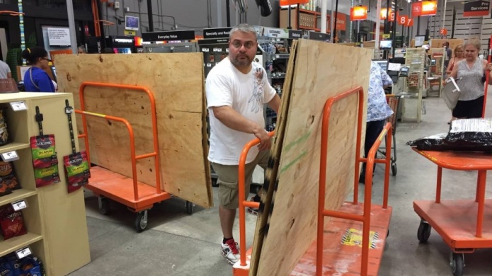 Residentes del sur de la Florida se preparan ante amenaza del huracÃ¡n Irma