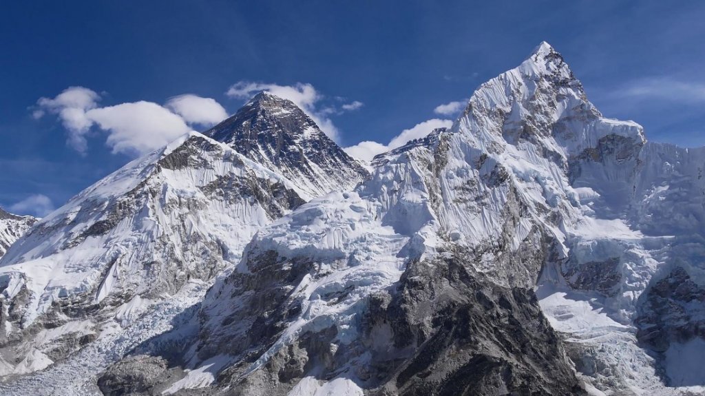  Unos 2.000 a&ntilde;os de hielo del Everest se ha derretido en solo un cuarto de siglo, advierten los cient&iacute;ficos 