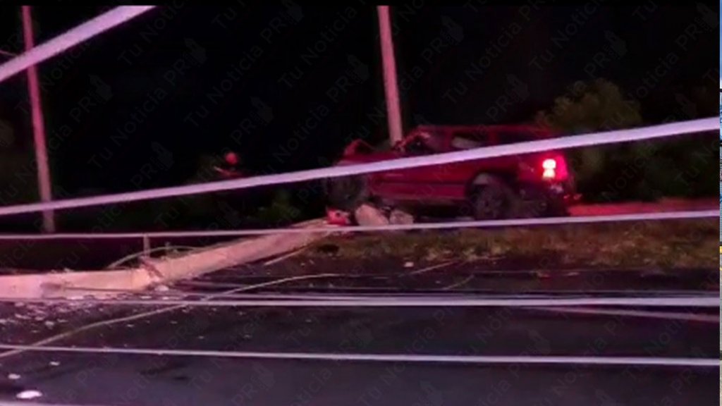  Video: Se registra apag&oacute;n en Bayam&oacute;n luego que un veh&iacute;culo derrumbara 4 postes de transmisi&oacute;n 
