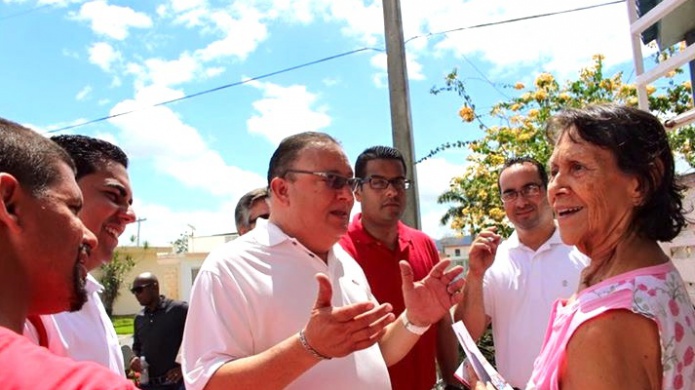 Richie VicÃ©ns se tira a la calle en Guaynabo por el PPD
