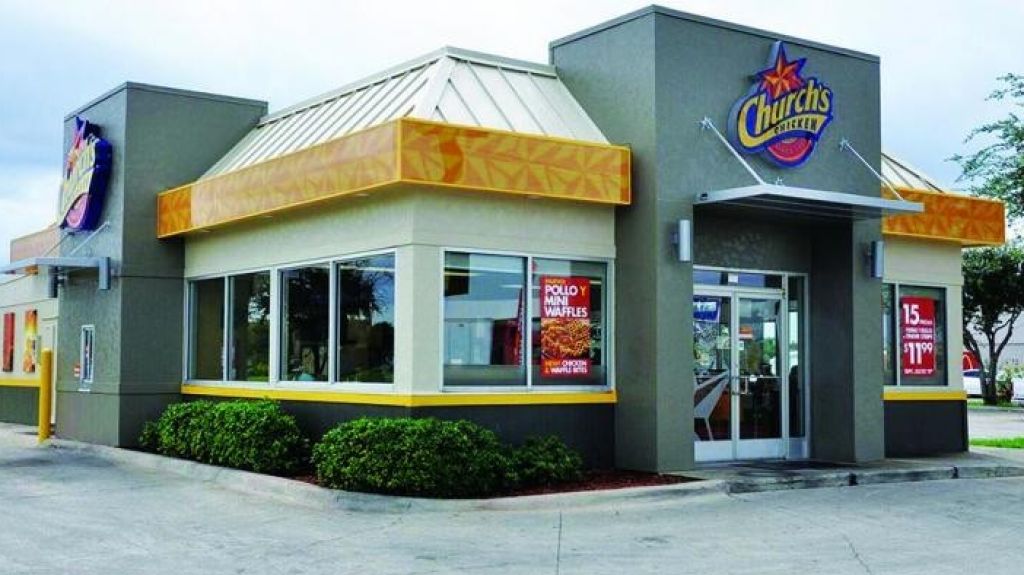  Delincuentes perpetran triple robo en restaurante de comida r&aacute;pida en Carolina 