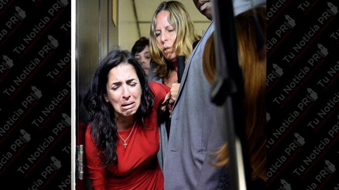 Ana Cacho sale de la sala del tribunal ahogada en Llanto 