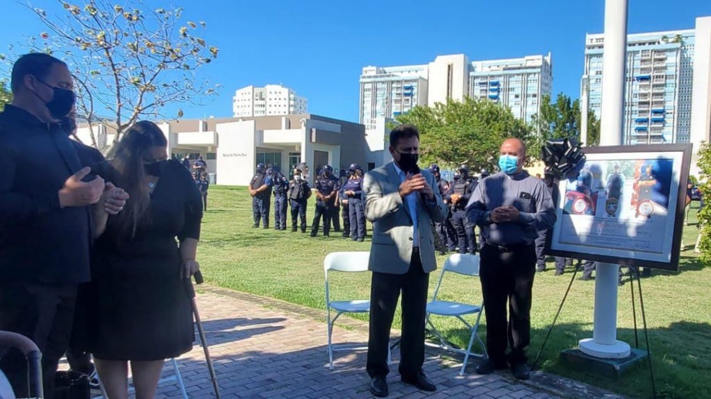  Carolina honra la memoria de los agentes ca&iacute;dos en el cumplimiento del deber 