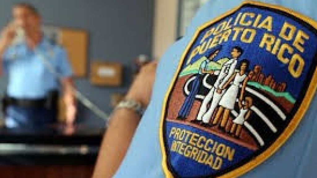  Mujer sorprende a hombre dormido dentro de su guagua en Santurce 