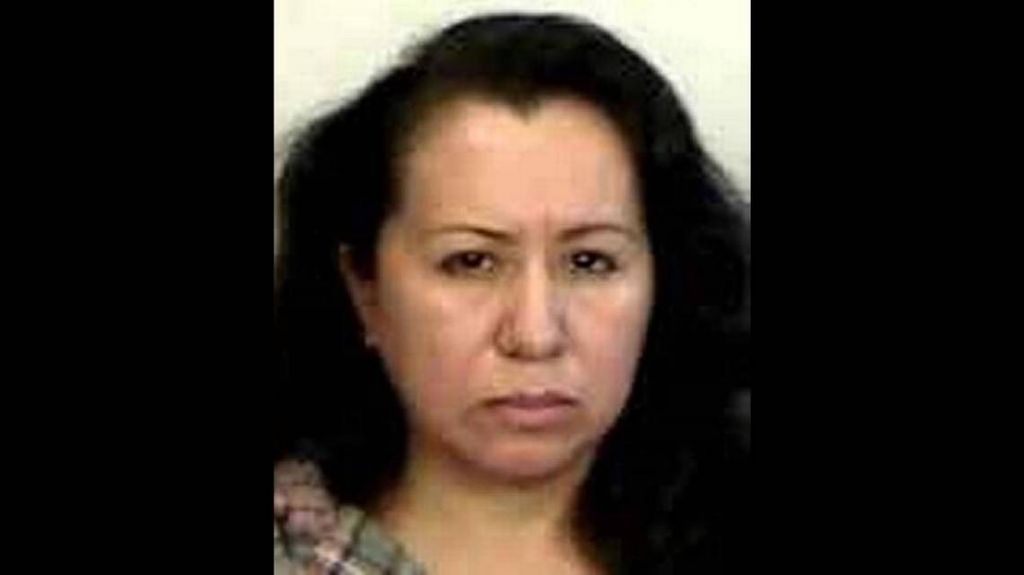 Mujer es arrestada tras dejar a menor de 6 aÃ±os cuidando un espacio para estacionarse