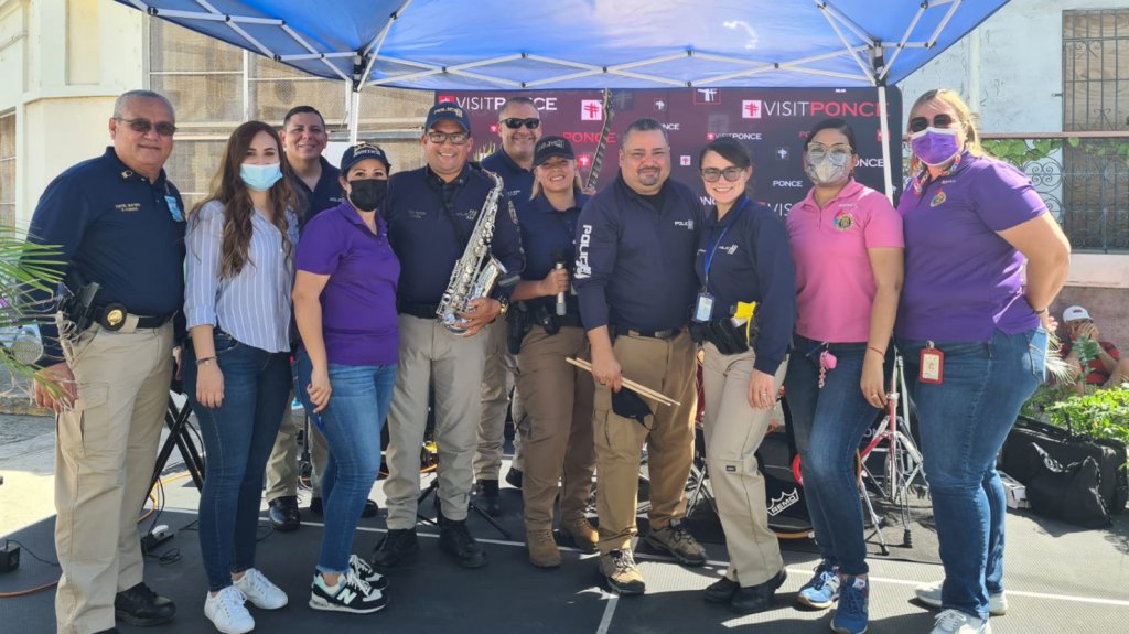  Policía se une a ASSMCA y lleva servicios a la población sin hogar en el Mes de la Solidaridad 