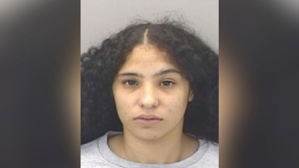  Mujer enfrenta cargos por maltrato de menores tras agresión en San Juan 