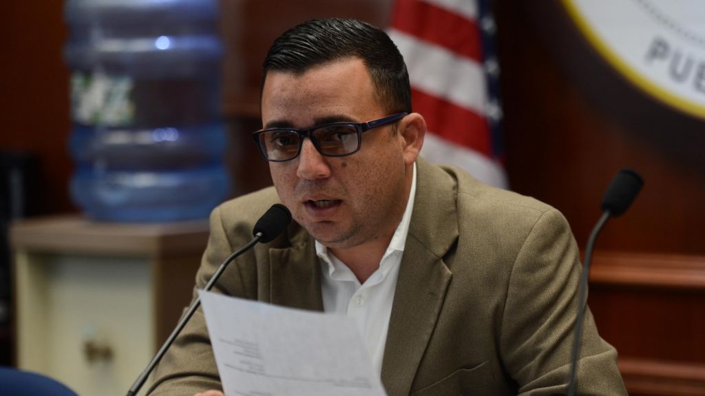  Buscan detener el &eacute;xodo masivo de param&eacute;dicos en Puerto Rico 