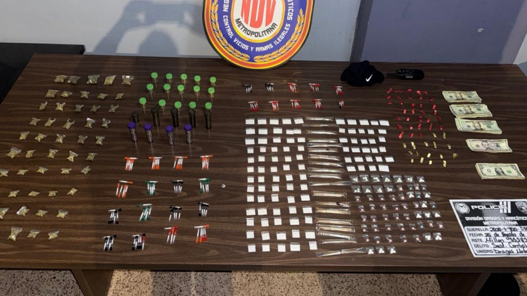  Fotos: Arrestan a 4 por drogas durante intervenciones en puntos de drogas en Bayamón y San Juan 