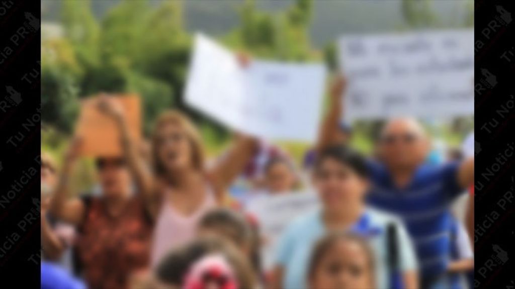  Protesta en Escuela Crist&oacute;bal Col&oacute;n de Bayam&oacute;n 