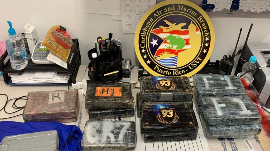  Persecuci&oacute;n mar&iacute;tima en Fajardo culmina con el arresto de un hombre y la incautaci&oacute;n de 43 libras de coca&iacute;na 