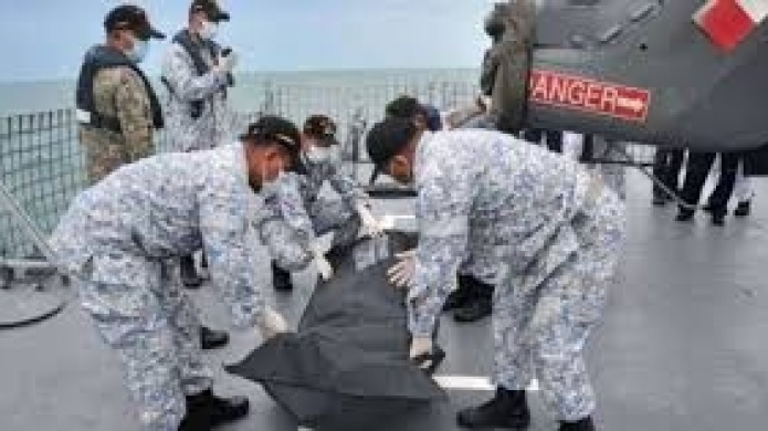 Video: EEUU recupera los cuerpos de 10 marinos muertos tras colisiÃ³n en Singapur