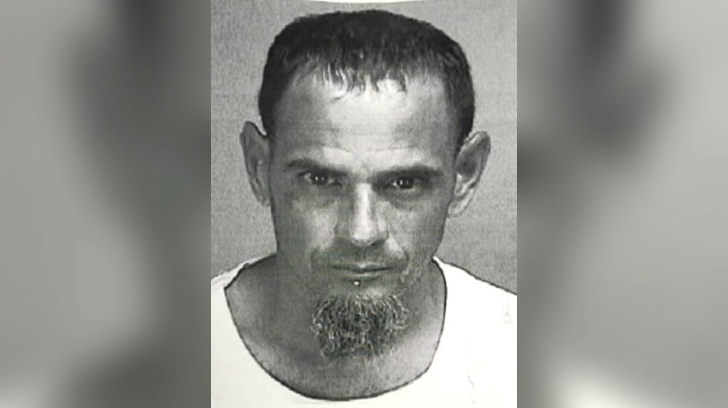  Arrestan a sujeto que con un cuchillo asalto a empleados de un estacionamiento en Bayam&oacute;n 