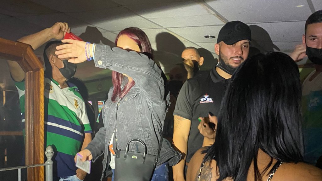  Video: Salud les hab&iacute;a cerrado el negocio y volvieron abrir pero los volvieron a &ldquo;Pillar&rdquo; 