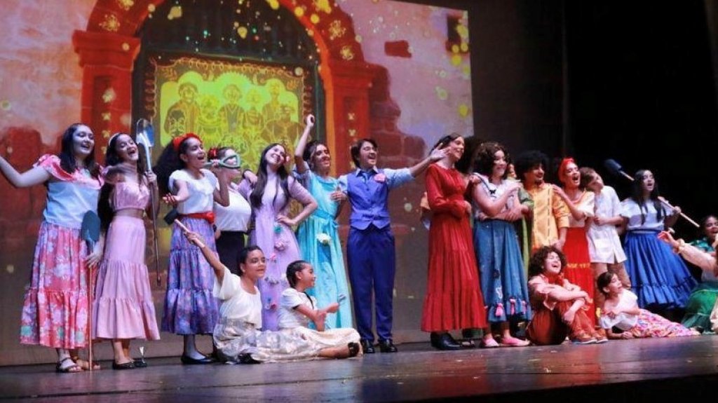  Vega Baja gradúa a 446 estudiantes de su Escuela de Bellas Artes 