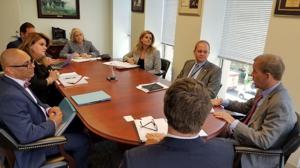  Gobernadora discute asuntos relacionados a salud y educaci&oacute;n en la capital federal 