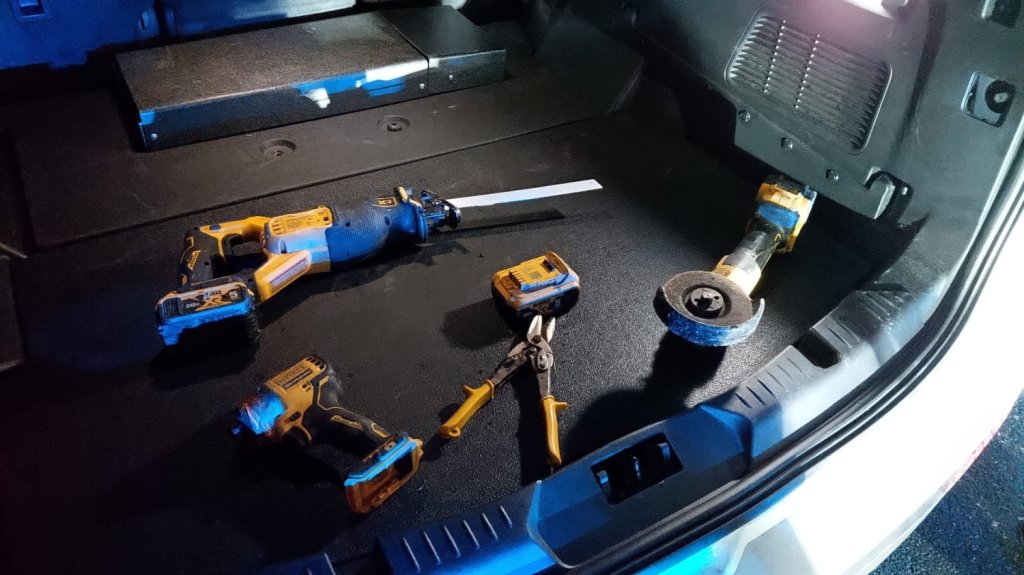  Lo &ldquo;Pillaron&ldquo; rob&aacute;ndose la verja del expreso en Arecibo 