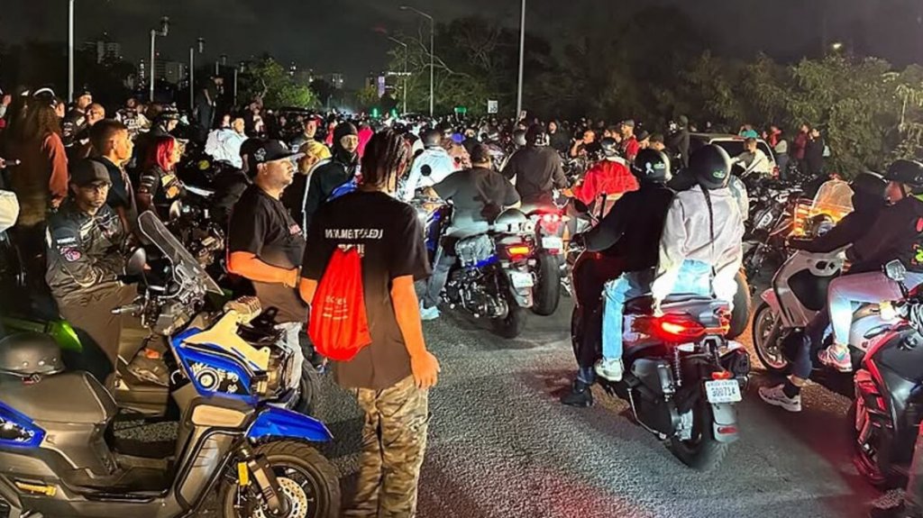  Dos policías estatales heridos durante Corrida de motoras en Barrio Obrero 