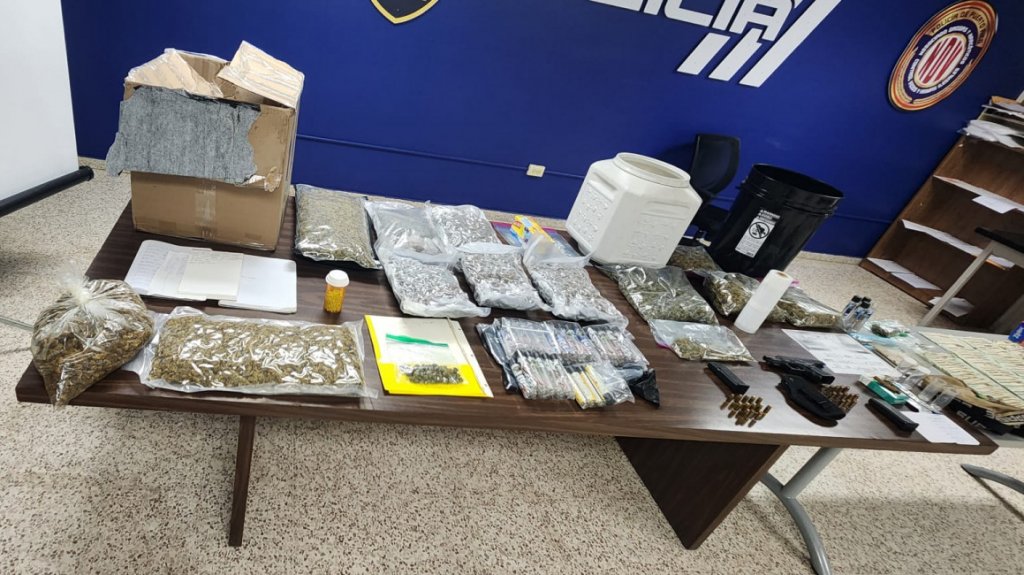  Video:Tres arrestados y dos menores intervenidos en operativo antidrogas en Bayam&oacute;n 