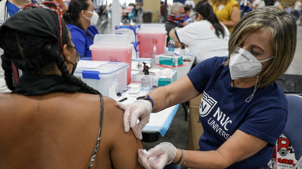  Voces activa centros de vacunación los próximos dos sábados en recintos de NUC University 