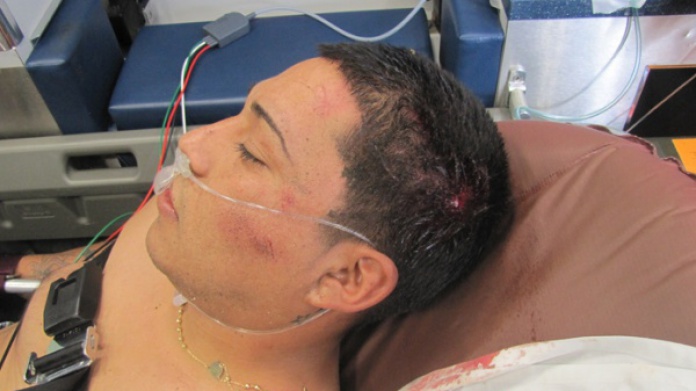 PolicÃ­a golpea brutalmente a joven latinoamericano en EE.UU.