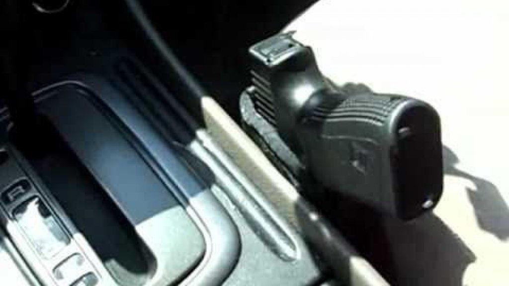  Deja su arma en el auto y se la roban en Bayam&oacute;n 