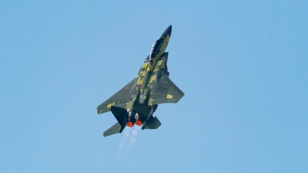  Video:El cazabombardero F-15EX de Boeing realiza su primer vuelo 