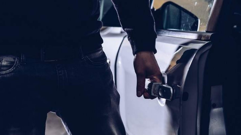  Deja el auto encendido y se lo roban en Ponce 