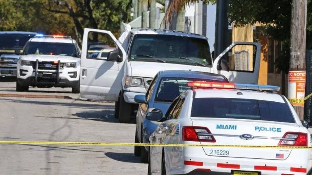  Video: Hallan camioneta con 250 galones de gasolina estacionada en La Peque&ntilde;a Habana 