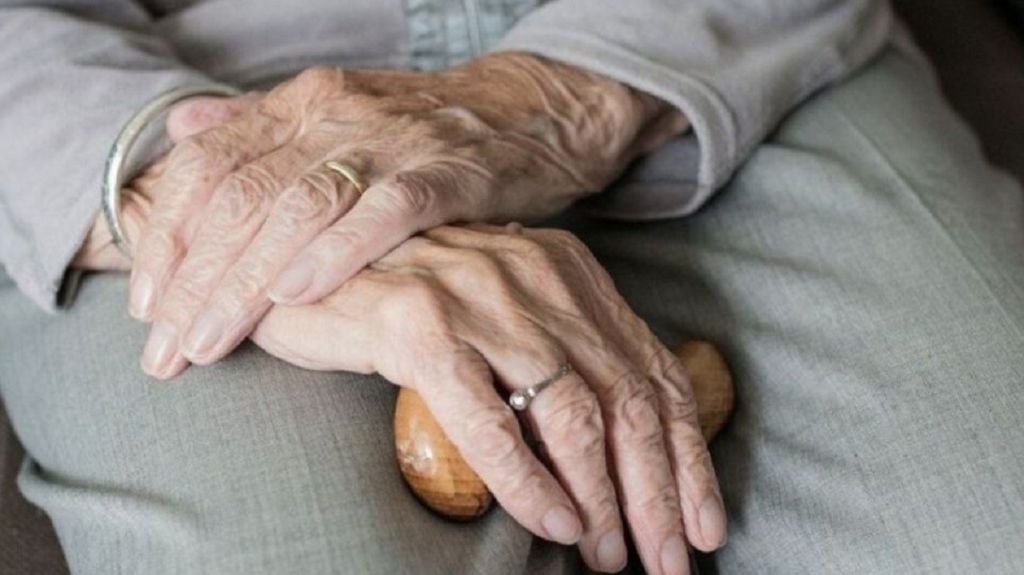  Un muerto y cuatro casos positivos de Covid-19 en un hogar para adultos mayores de Carolina 