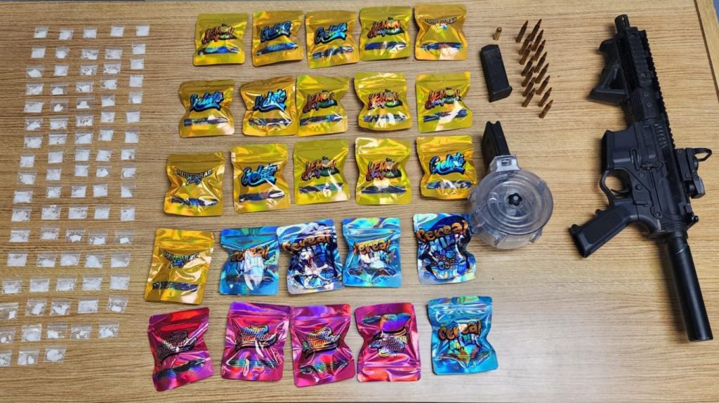  Ocupan un rifle y drogas en caser&iacute;o de Cata&ntilde;o 