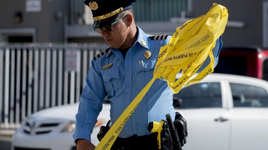  Policia investiga el hallazgo de un hombre en estado de descomposici&oacute;n en Guaynabo 