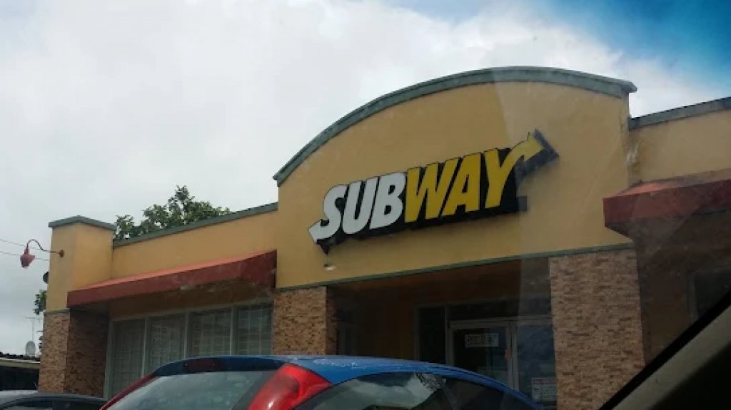  Roban $60 en restaurante Subway de Vega Baja 