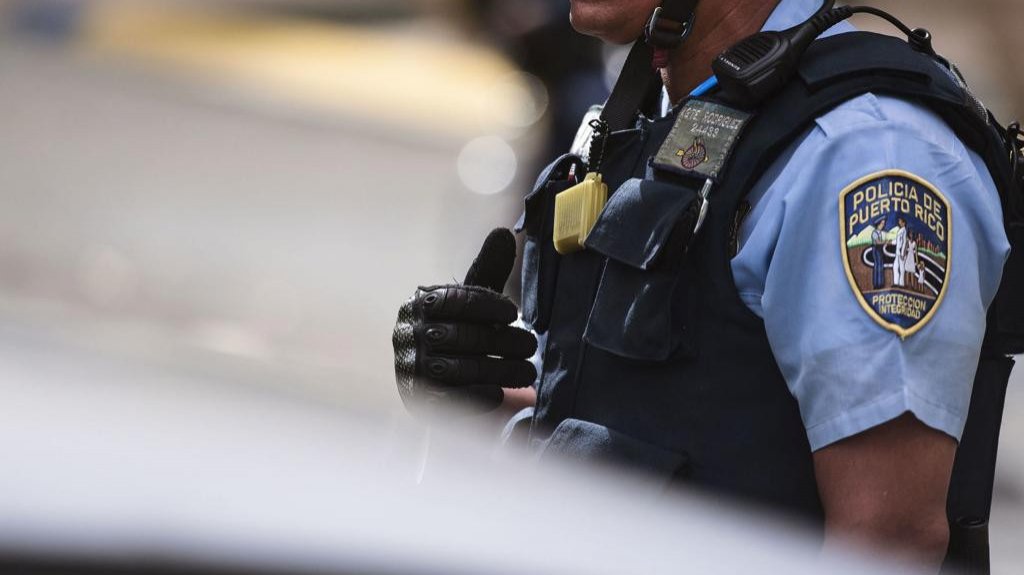  Agente de la Polic&iacute;a se dispara accidentalmente en un muslo en Moca 