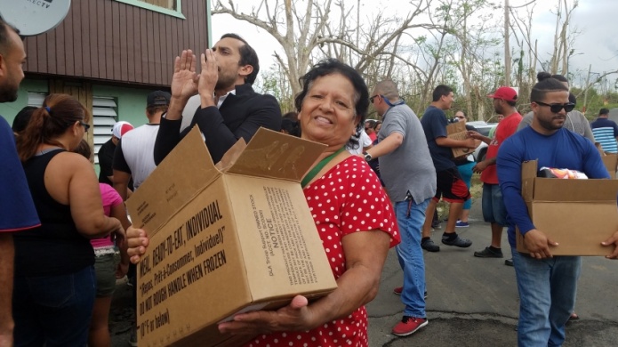  Llevan alimento y suministros a comunidades toalteÃ±as