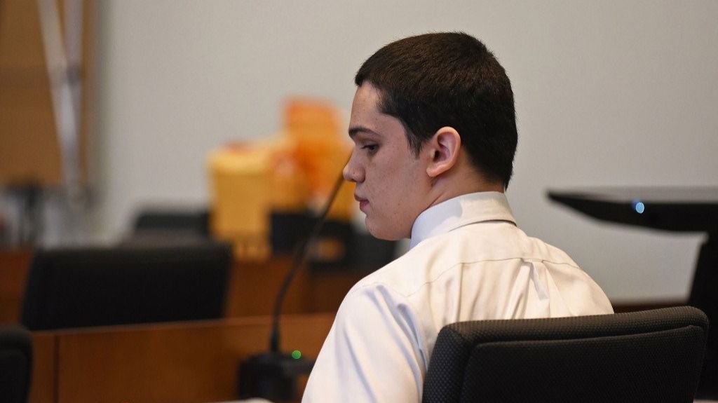  Condenan a cadena perpetua al joven que decapit&oacute; a un compa&ntilde;ero de clase por celos 